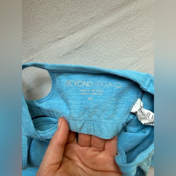 Beyond Yoga Skim Racerback crop tank xs - Picture 4 of 9